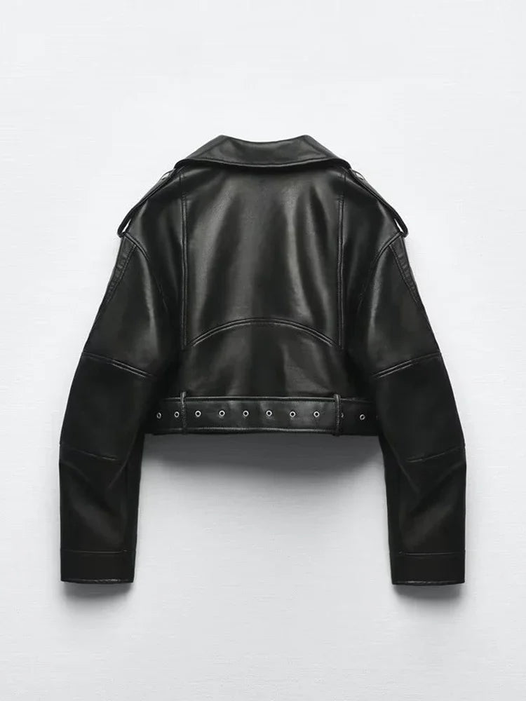 Valeria Noir – Moto Belt Edition | Chaqueta de cuero PU premium, estilo biker y corte oversize.