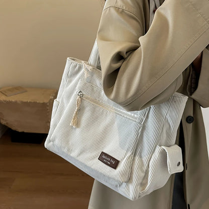 Clara Montblanc – Corduroy Urban Edition | Bolso de pana premium, amplio, funcional y estilo retro