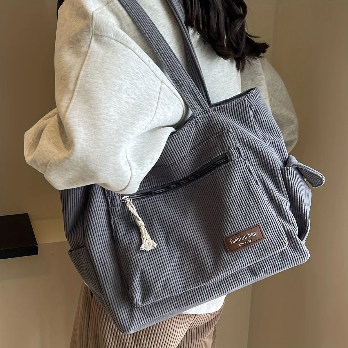 Clara Montblanc – Corduroy Urban Edition | Bolso de pana premium, amplio, funcional y estilo retro